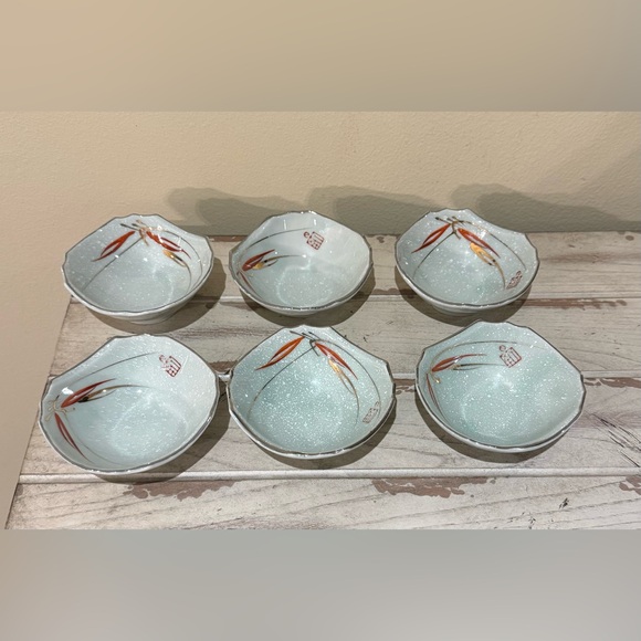 Elegant Small Bowls Sake Set with Leaf Design - Picture 1 of 7